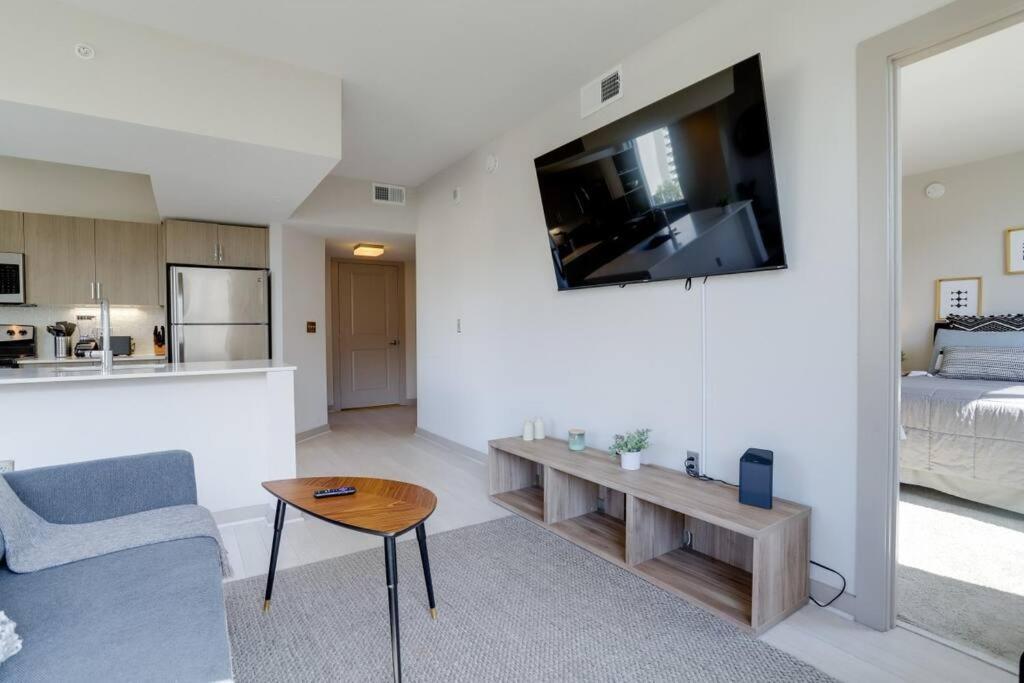 Amazing 2Br Apartment At Crystal City Arlington Exterior photo