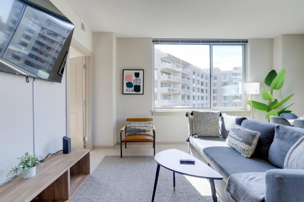 Amazing 2Br Apartment At Crystal City Arlington Exterior photo